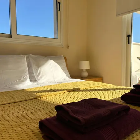 Nissi Elena - Shell Haven Apt
