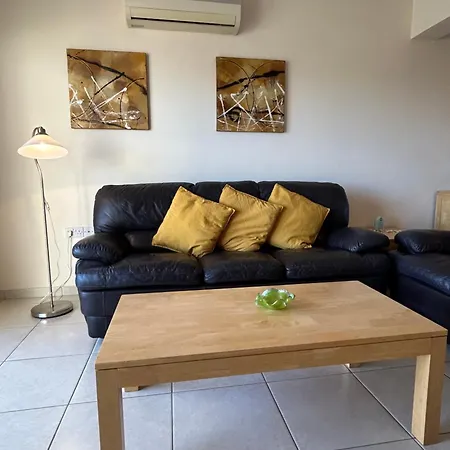 Nissi Elena - Shell Haven Apt